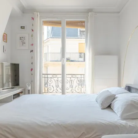 Apartment Steps From Montmartre Paris