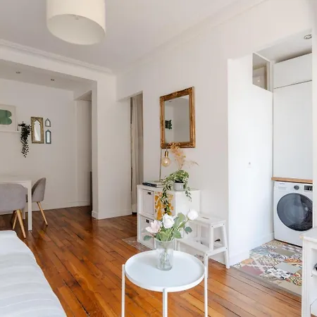 Apartment Steps From Montmartre Paris