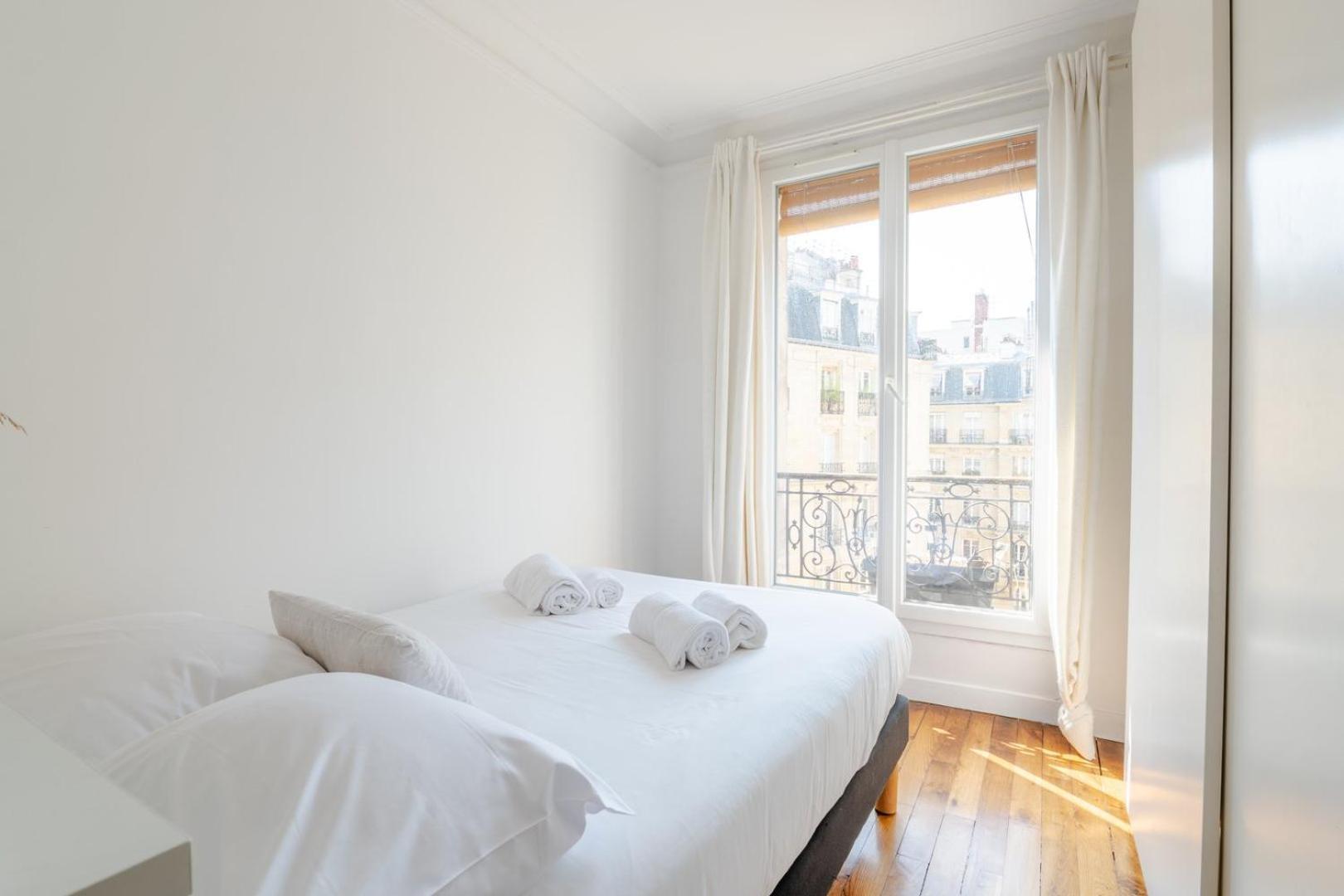 Steps From Montmartre Apartment *